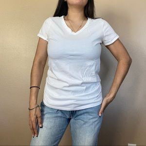 Ingrid & Isabel White Basic V neck Tee Size M